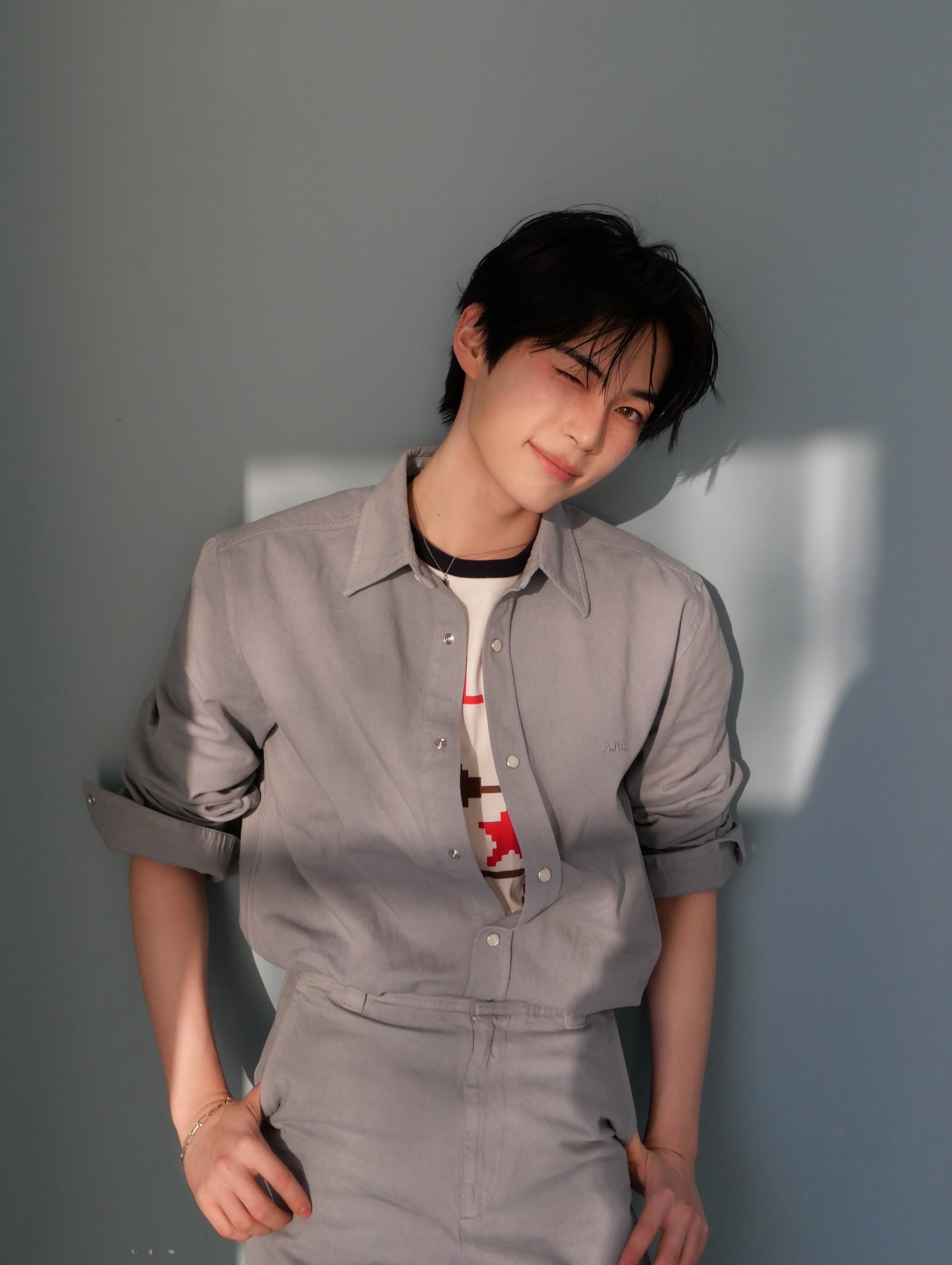 Behind-the-scenes cut of Sung Hanbin (ZEROBASEONE)