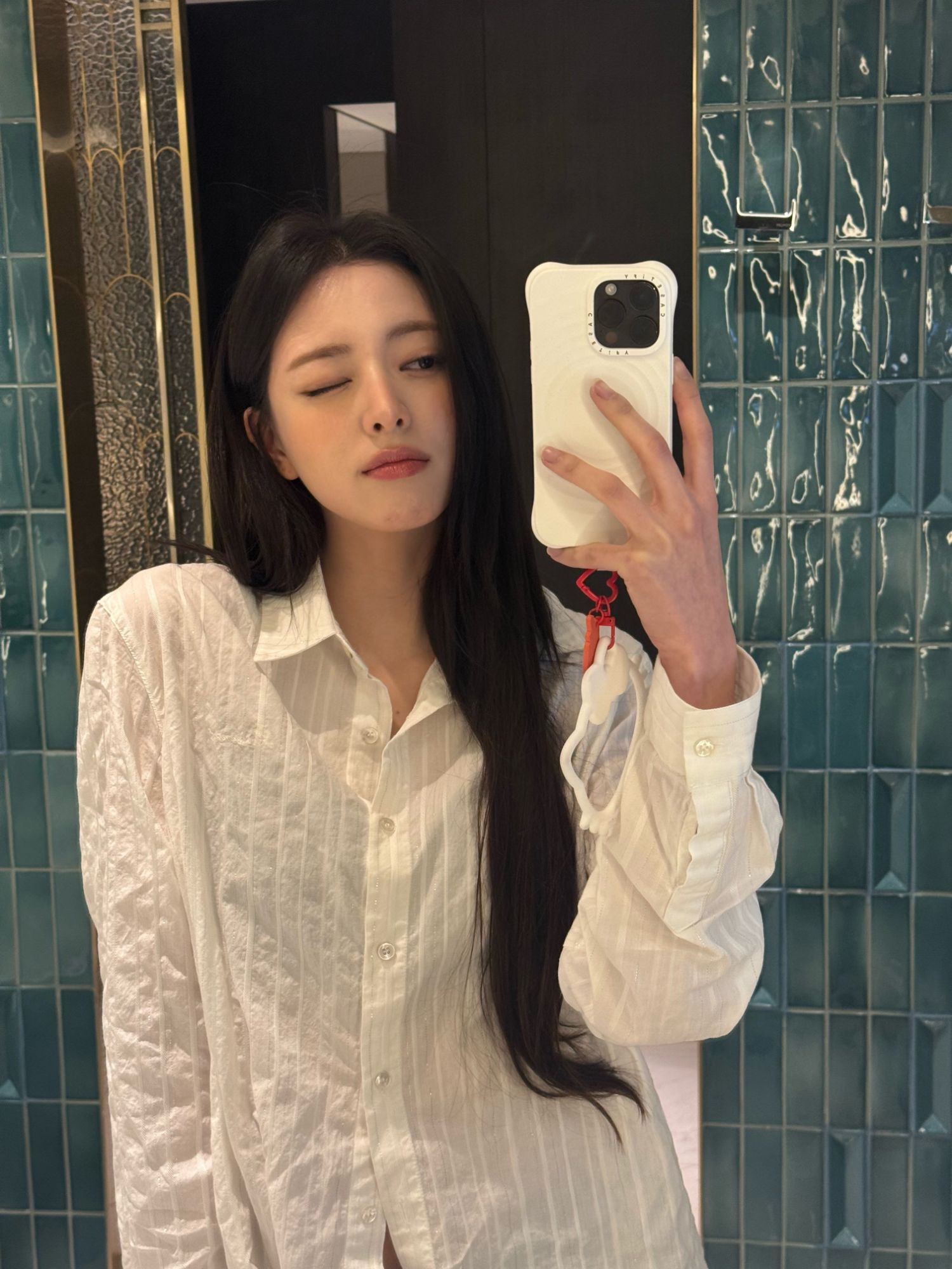 유나 (ITZY)의 비하인드 컷