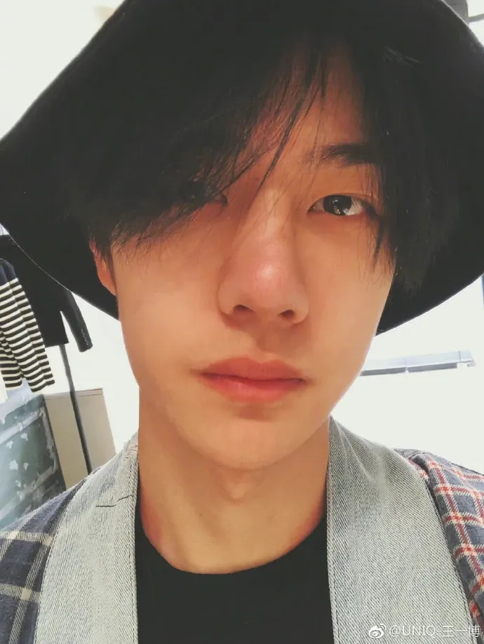 Behind-the-scenes cut of Wang Yibo