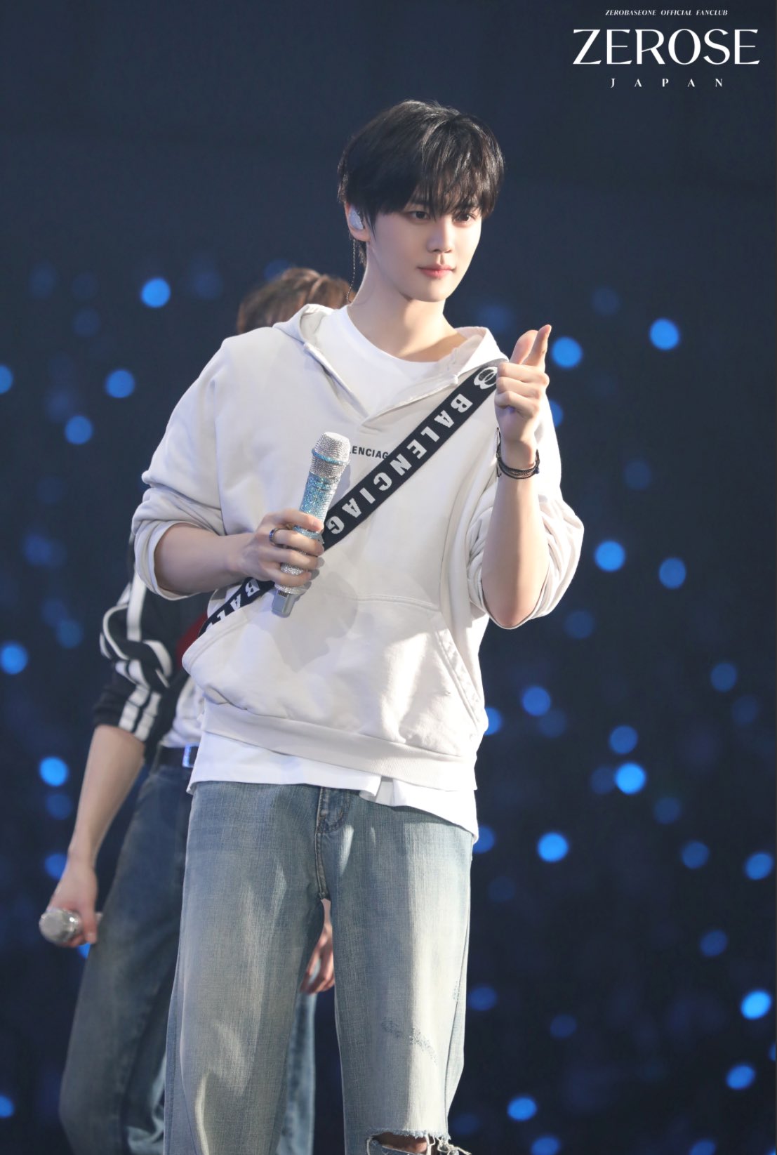 Recent activity shot of Kim Gyuvin (ZEROBASEONE)