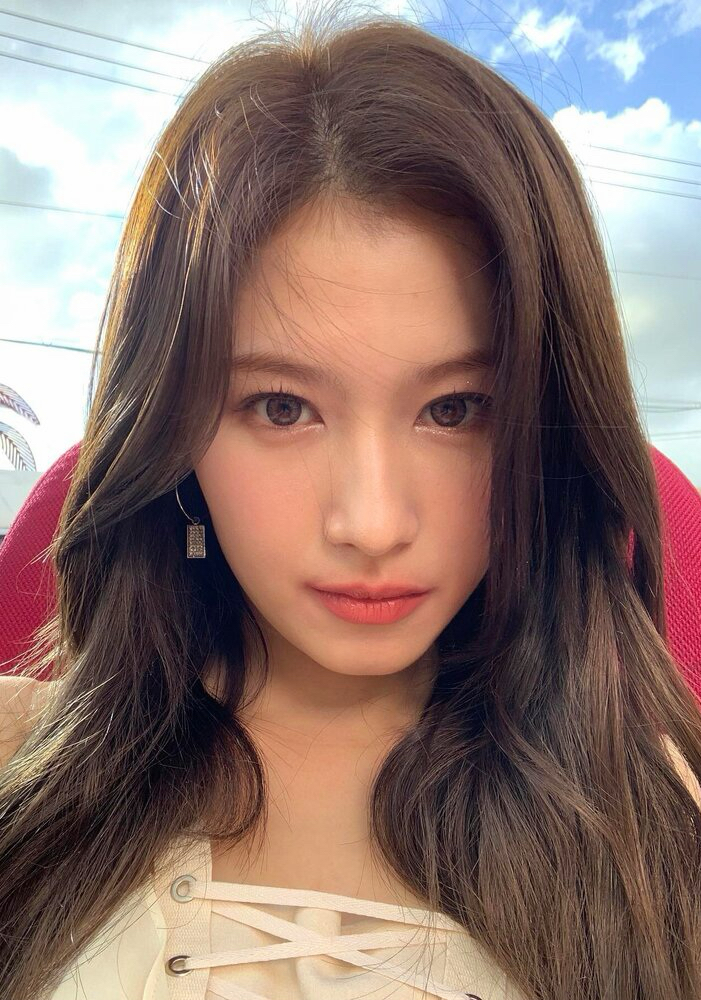 Foto terbaru Sana (TWICE)