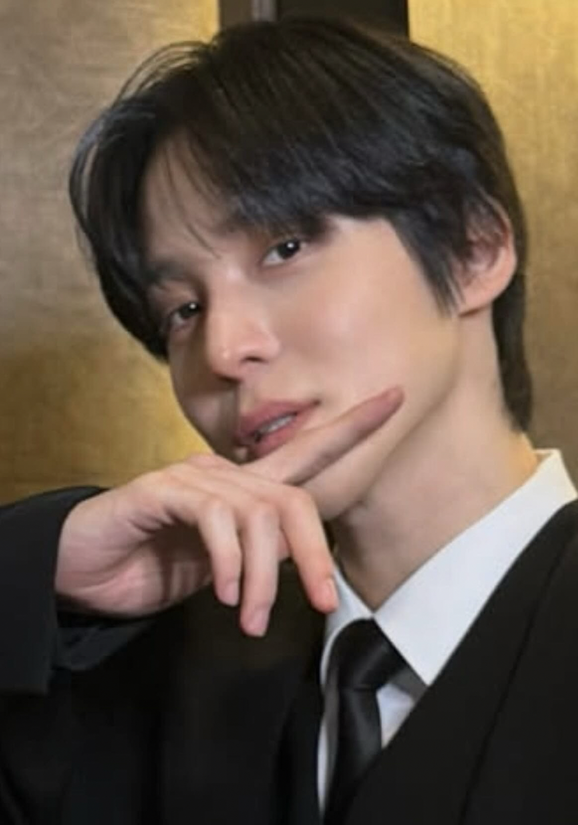 Behind-the-scenes cut of Yunho (ATEEZ)