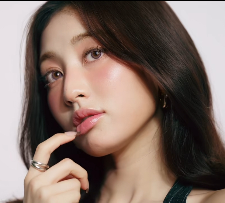 Behind-the-scenes cut of Jihyo (TWICE)