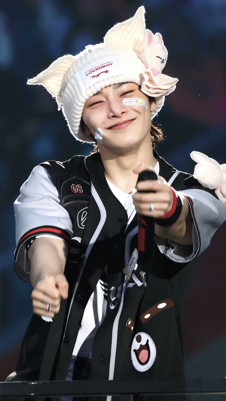 Behind-the-scenes cut of I.N (Stray Kids)