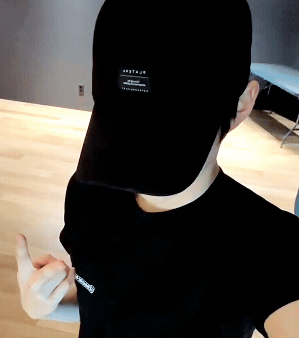 Behind-the-scenes cut of Sung Hanbin (ZEROBASEONE)