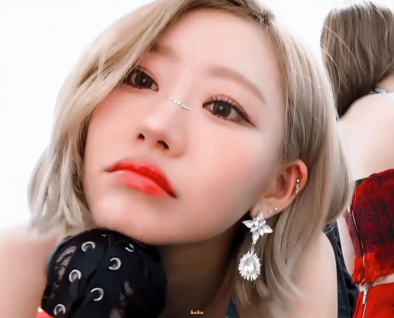 Latest photo of Julie (KISS OF LIFE)