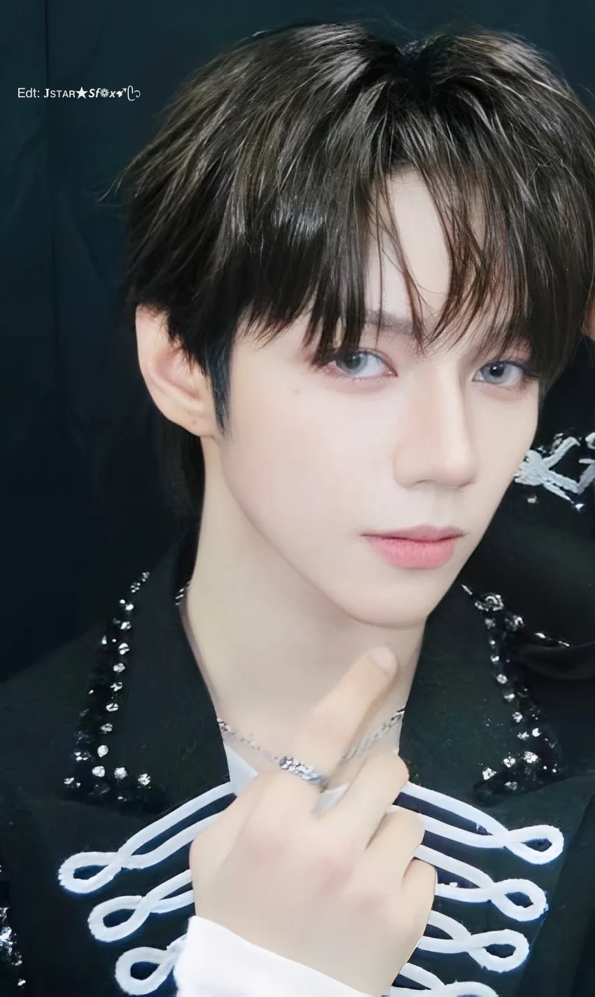 Behind-the-scenes cut of JL (AHOF)