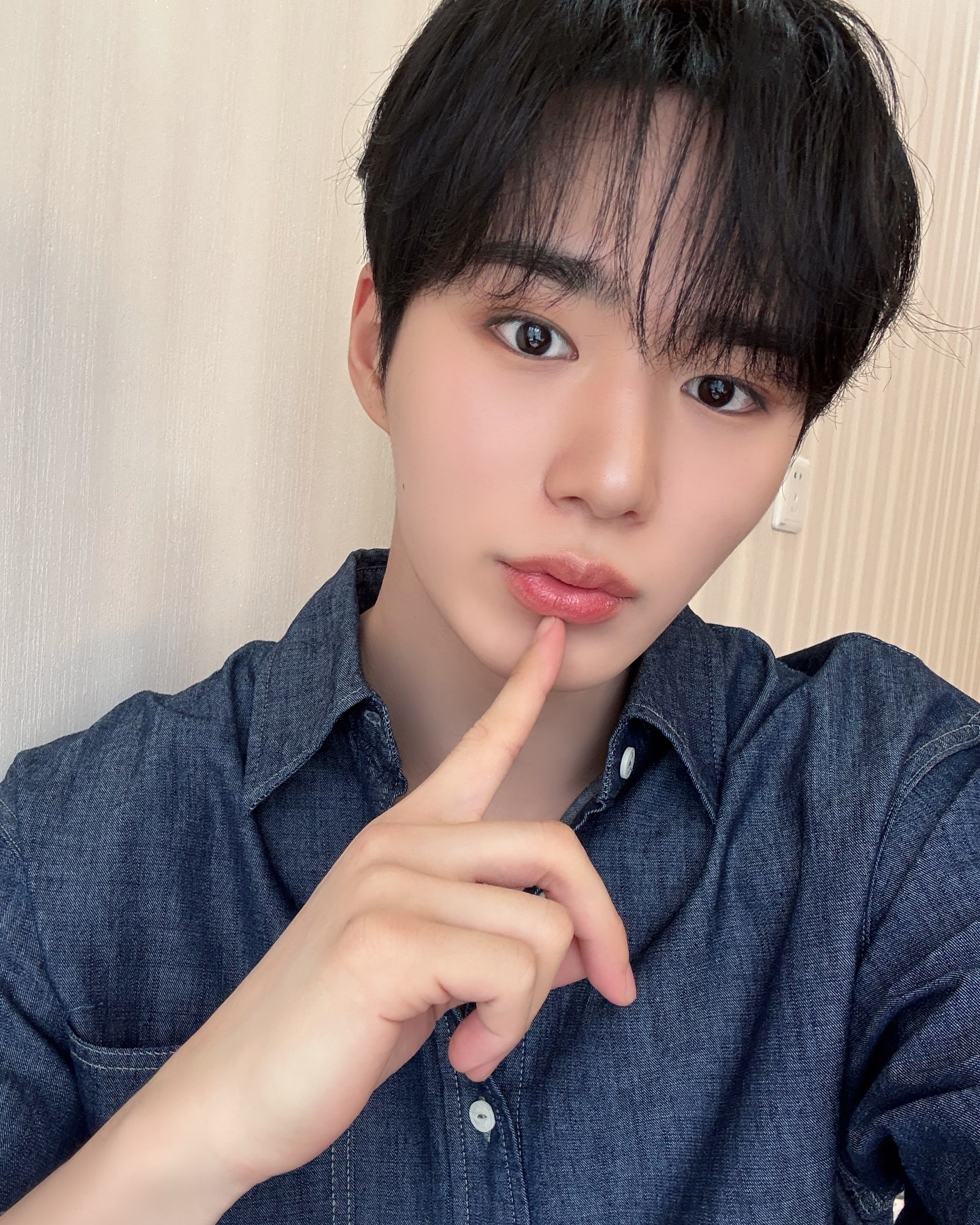 Behind-the-scenes cut of Kim Junseo (ALPHA DRIVE ONE)