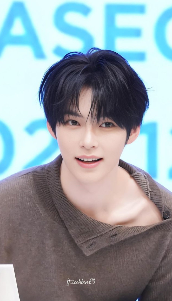 Fandom-recommended wallpaper image of Sung Hanbin (ZEROBASEONE)