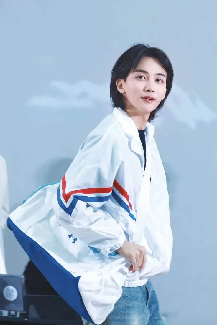 Recent activity shot of Jeonghan (SEVENTEEN)