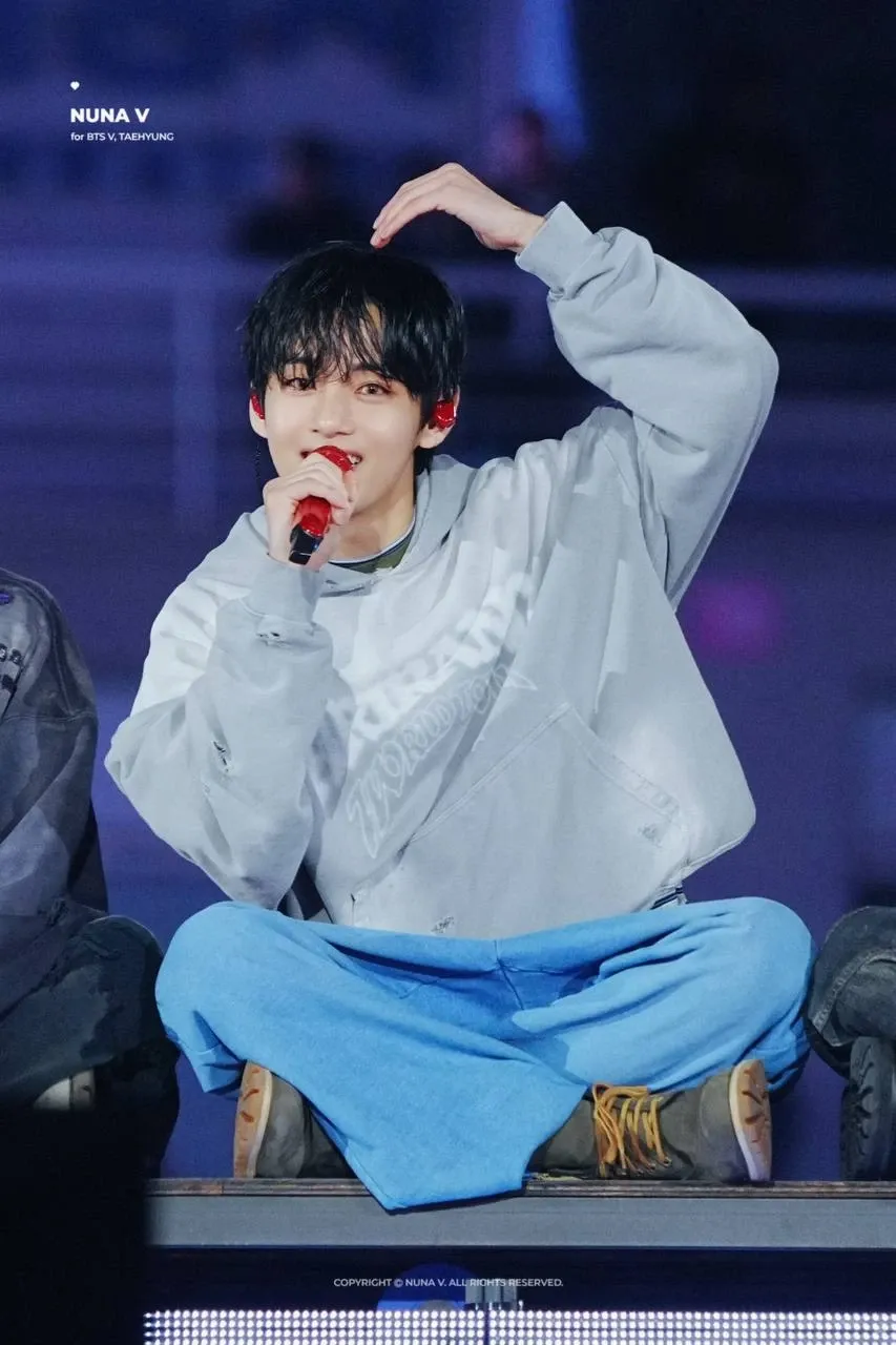 뷔 (방탄소년단)의 최신 사진