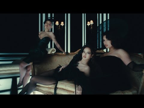 Momen yang diabadikan oleh penggemar Lisa (BLACKPINK)