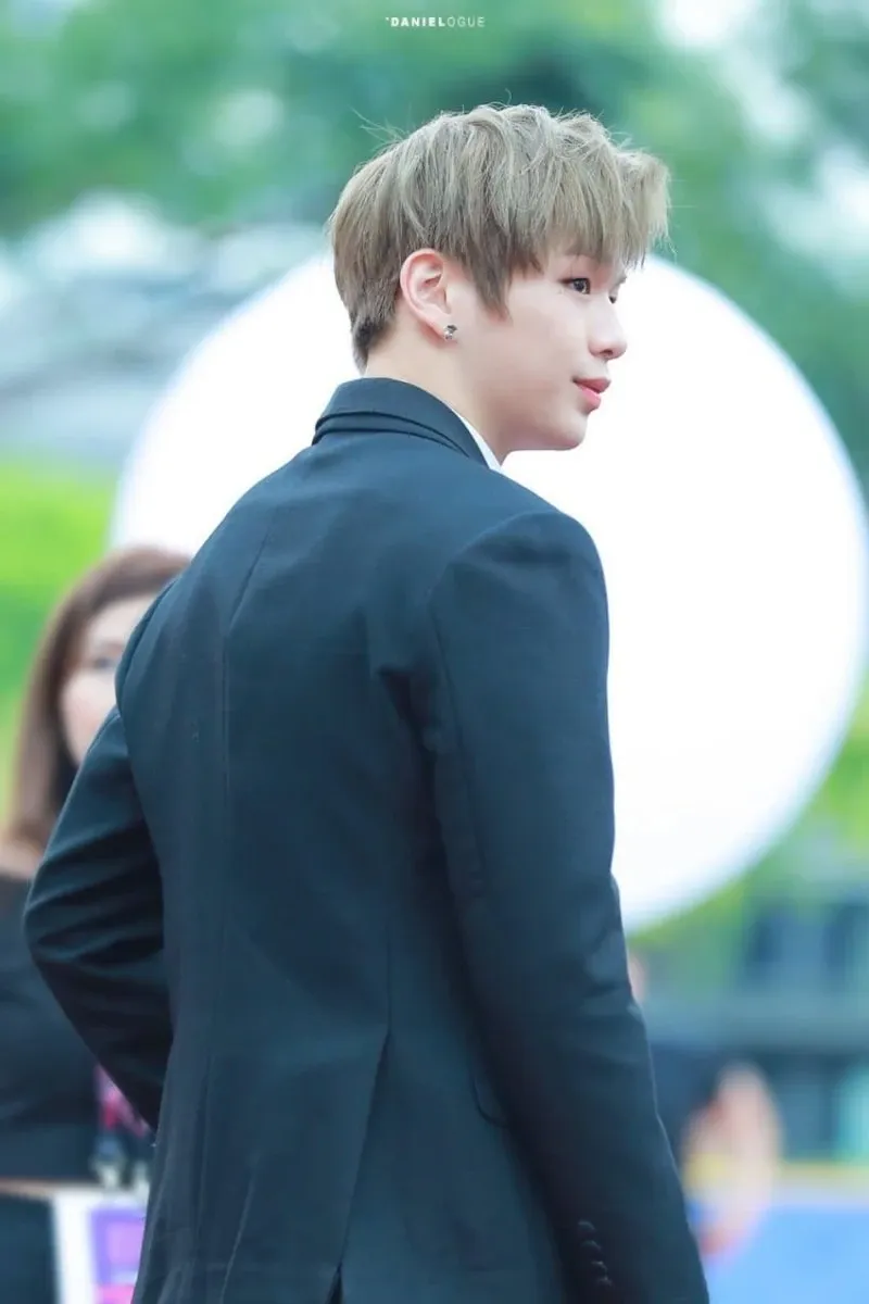 Behind-the-scenes cut of Kang Daniel
