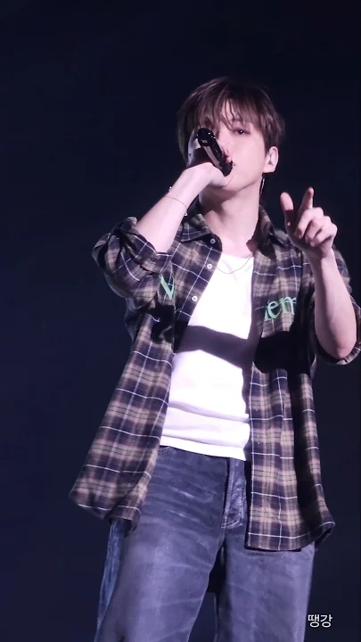 Today's most popular wallpaper in the Kang Daniel community