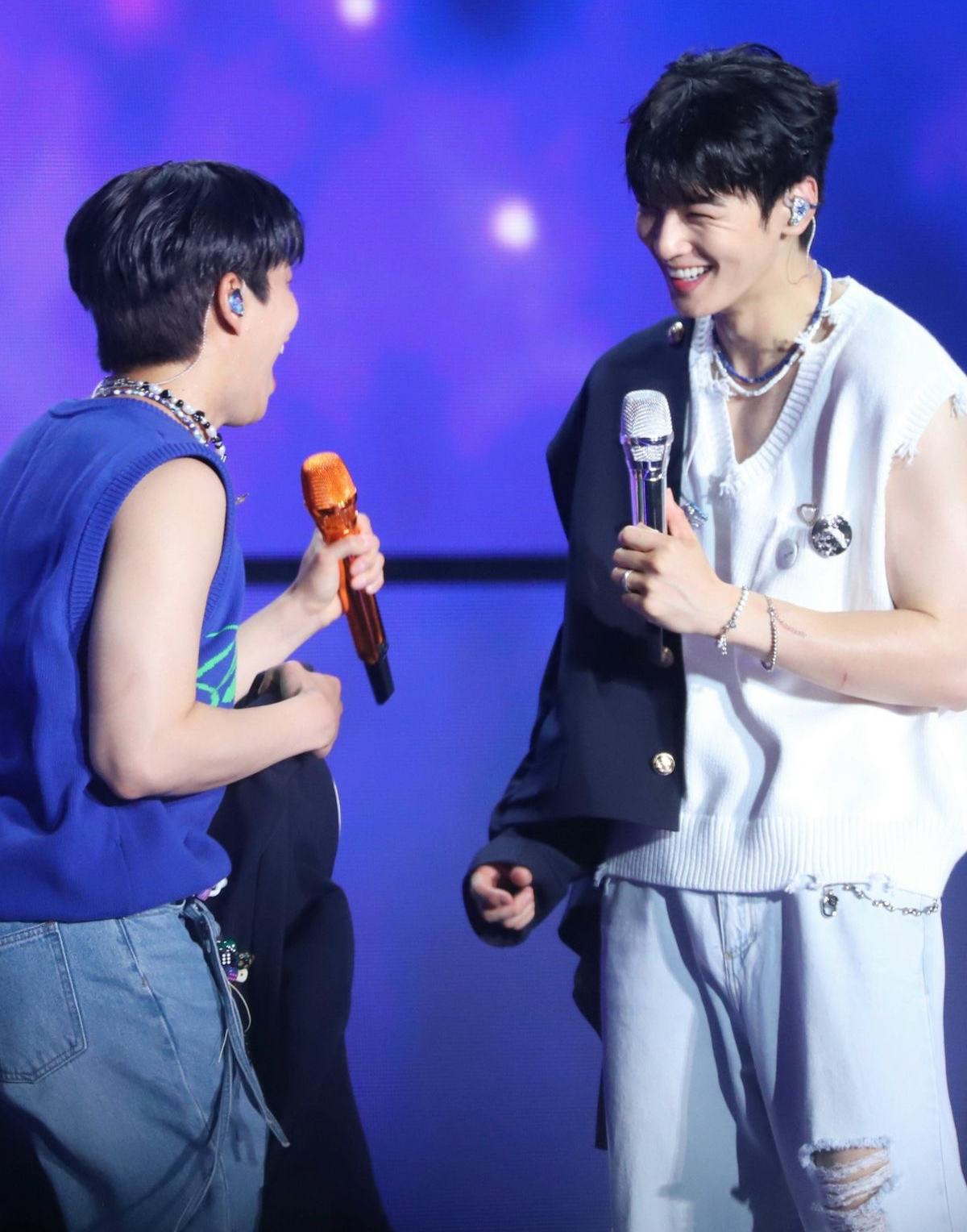 A moment captured by MJ (ASTRO)'s fan