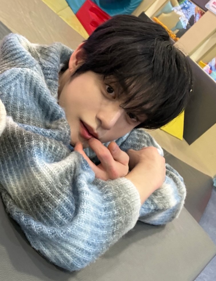 Recent activity shot of Kim Jiwoong (ZEROBASEONE)