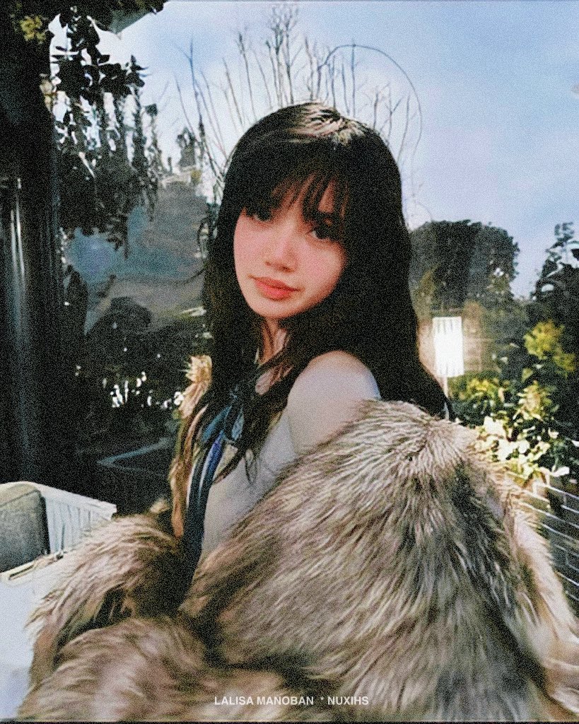 Lisa (BLACKPINK)的最新照片