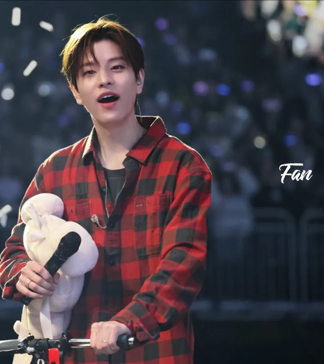 Behind-the-scenes cut of Seungmin (Stray Kids)