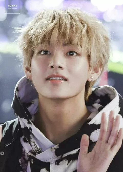 뷔 (방탄소년단) 최근 활동샷