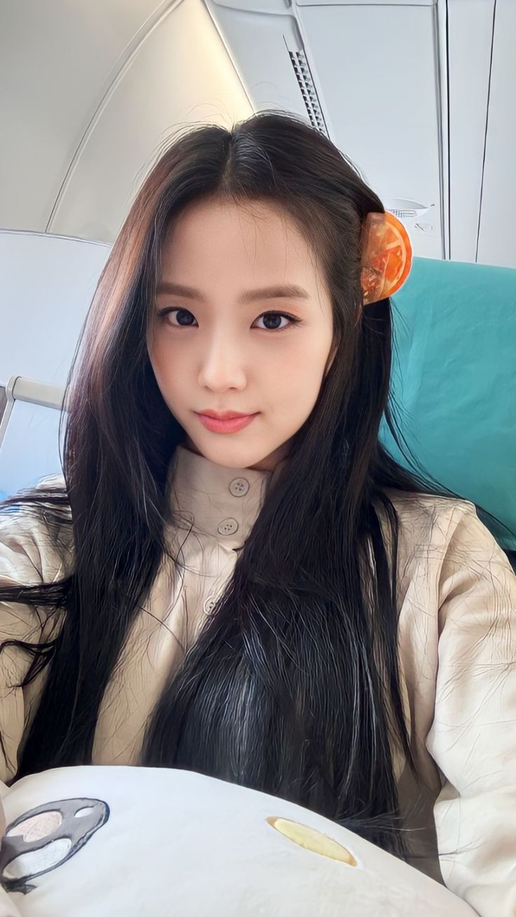 Today's most popular wallpaper in the Jisoo (BLACKPINK) community