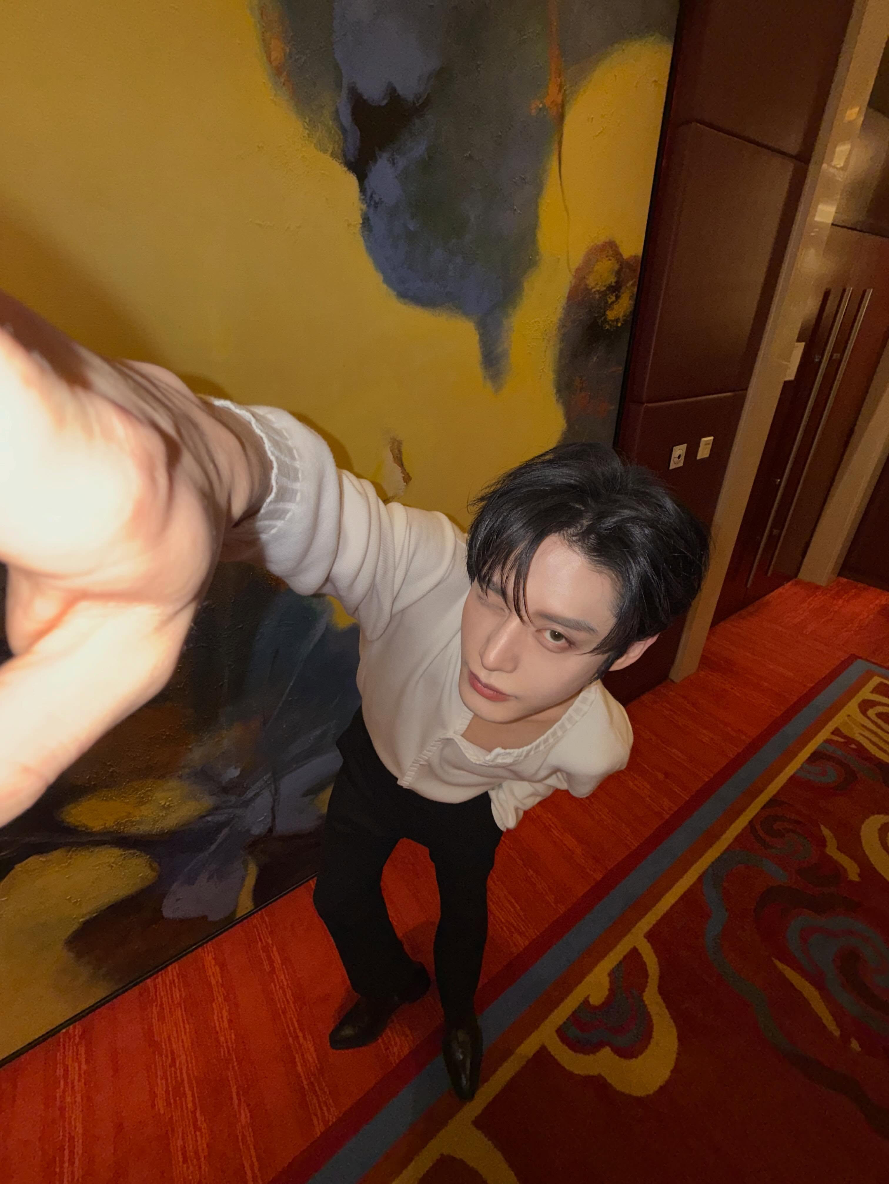Behind-the-scenes cut of Kim Jiwoong (ZEROBASEONE)