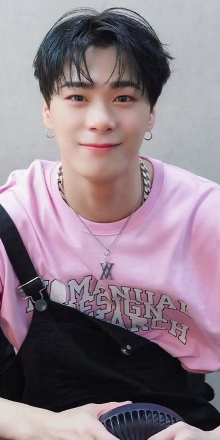 Hot post catching attention from 문빈 (아스트로)'s fandom