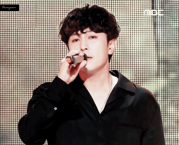 Behind-the-scenes cut of SHINHWA