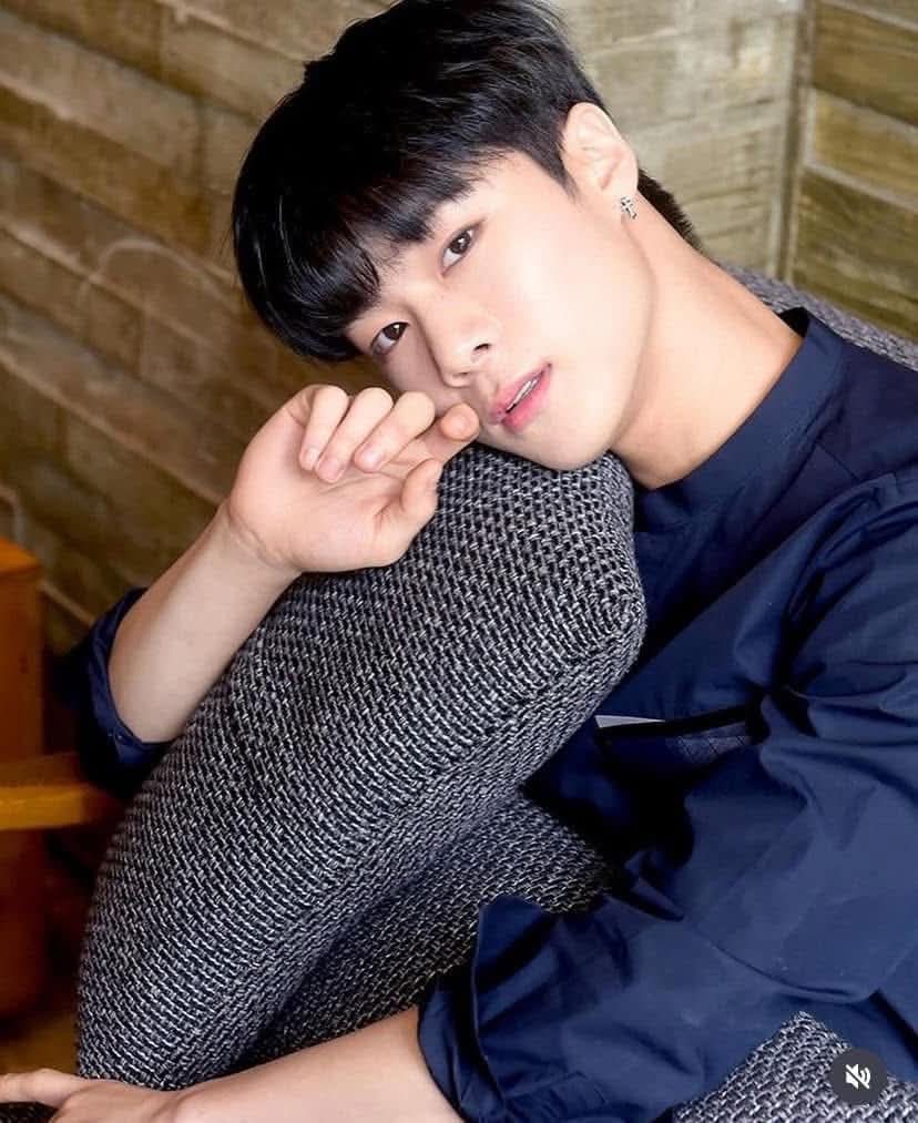 Latest photo of Moonbin (ASTRO)