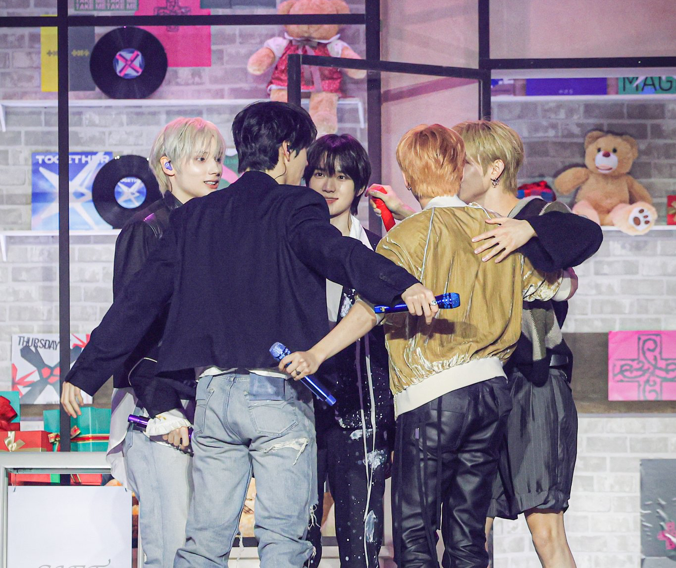 투모로우바이투게더의 비하인드 컷