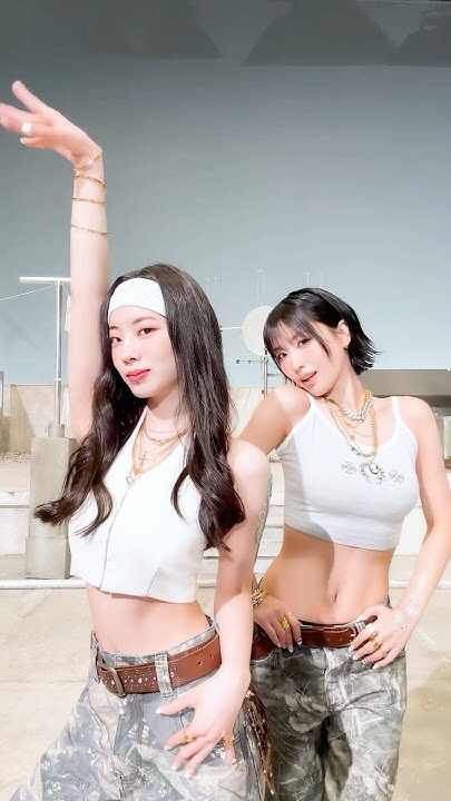 A heartfelt wallpaper shared by Momo (TWICE)'s fans