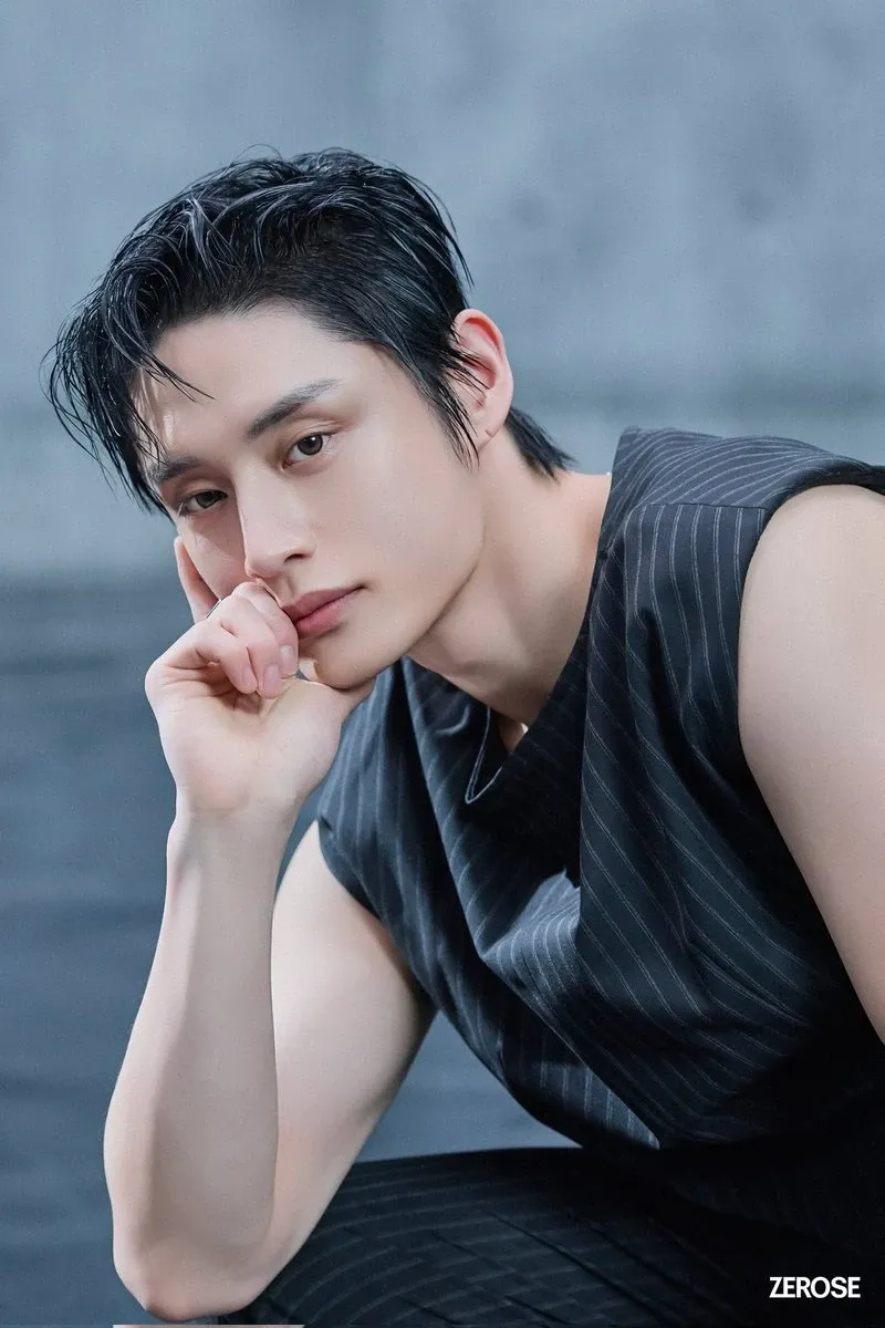 Behind-the-scenes cut of Kim Jiwoong (ZEROBASEONE)