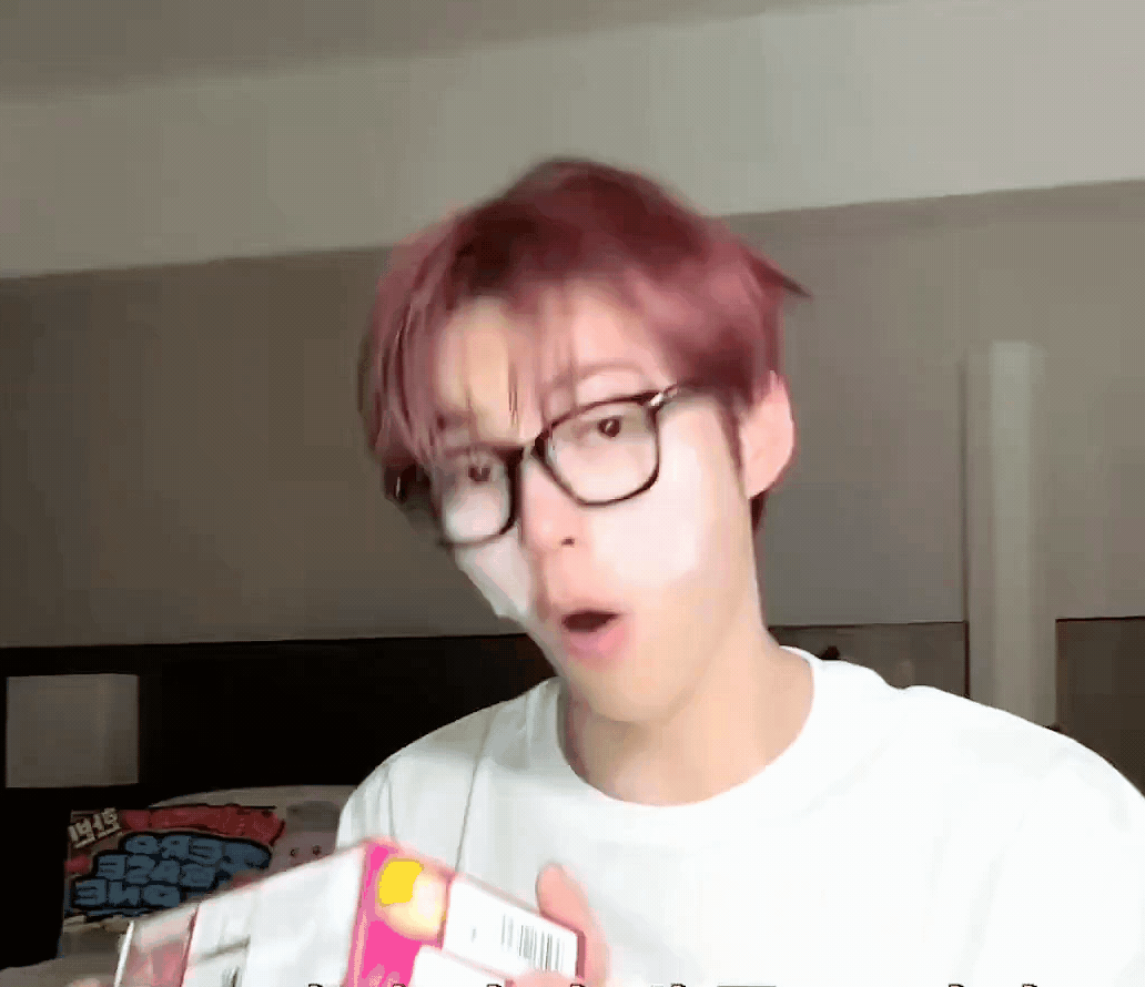 A moment captured by Sung Hanbin (ZEROBASEONE)'s fan