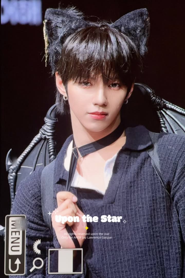 A moment captured by JL (AHOF)'s fan