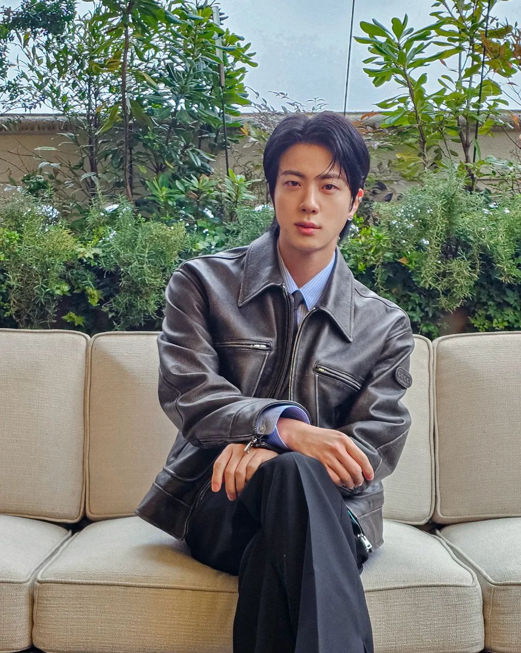 Foto terbaru Jin (BTS)