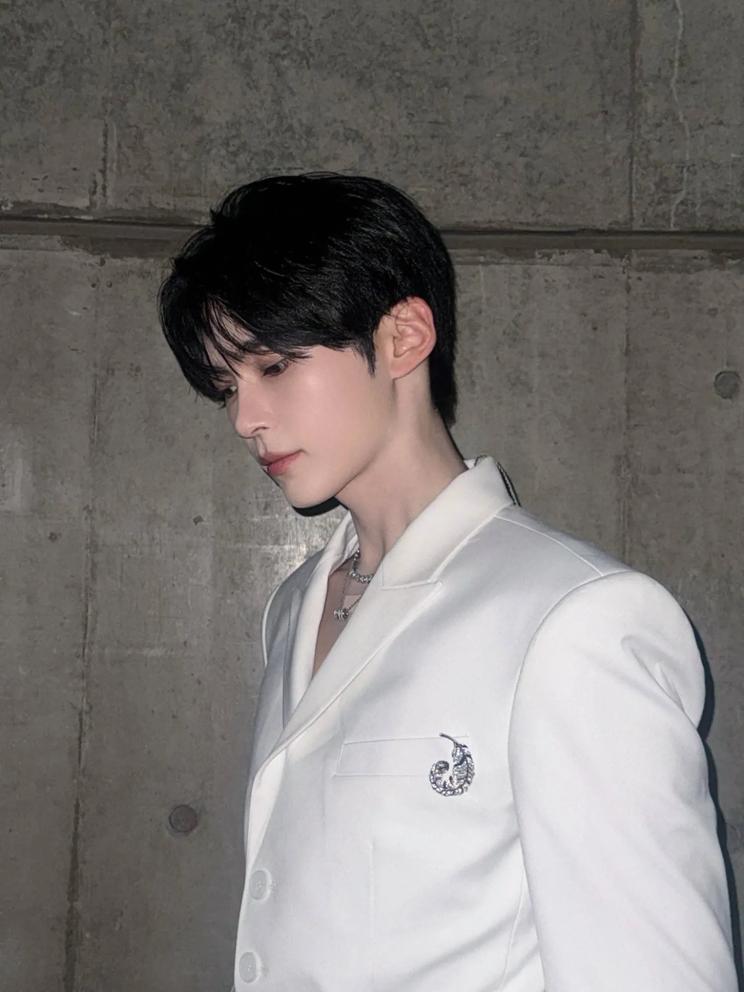 Behind-the-scenes cut of Sung Hanbin (ZEROBASEONE)