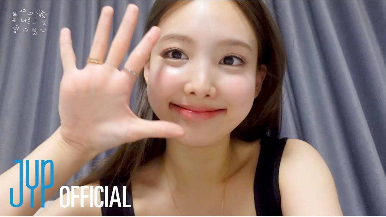 Momo (TWICE)的幕後花絮