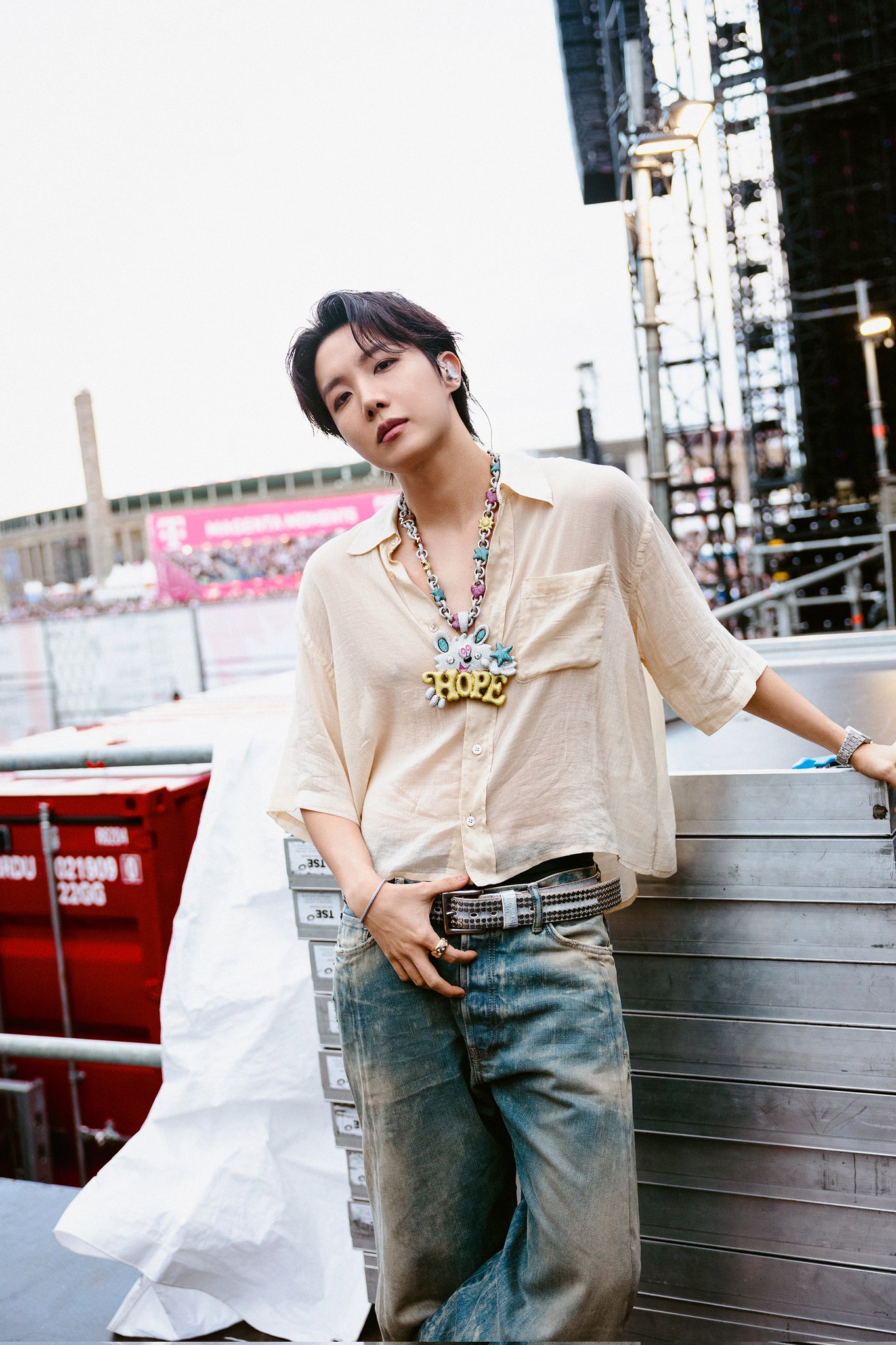 J-hope (防彈少年團)的幕後花絮