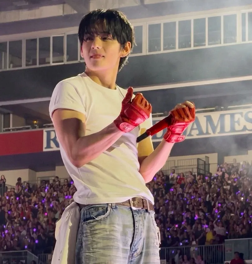 A moment captured by V (BTS)'s fan