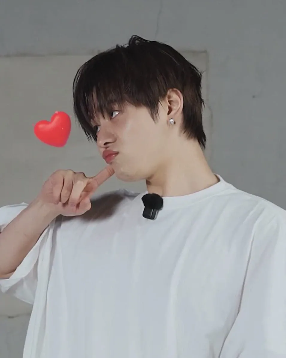 A moment captured by Lee Leo (ALPHA DRIVE ONE)'s fan