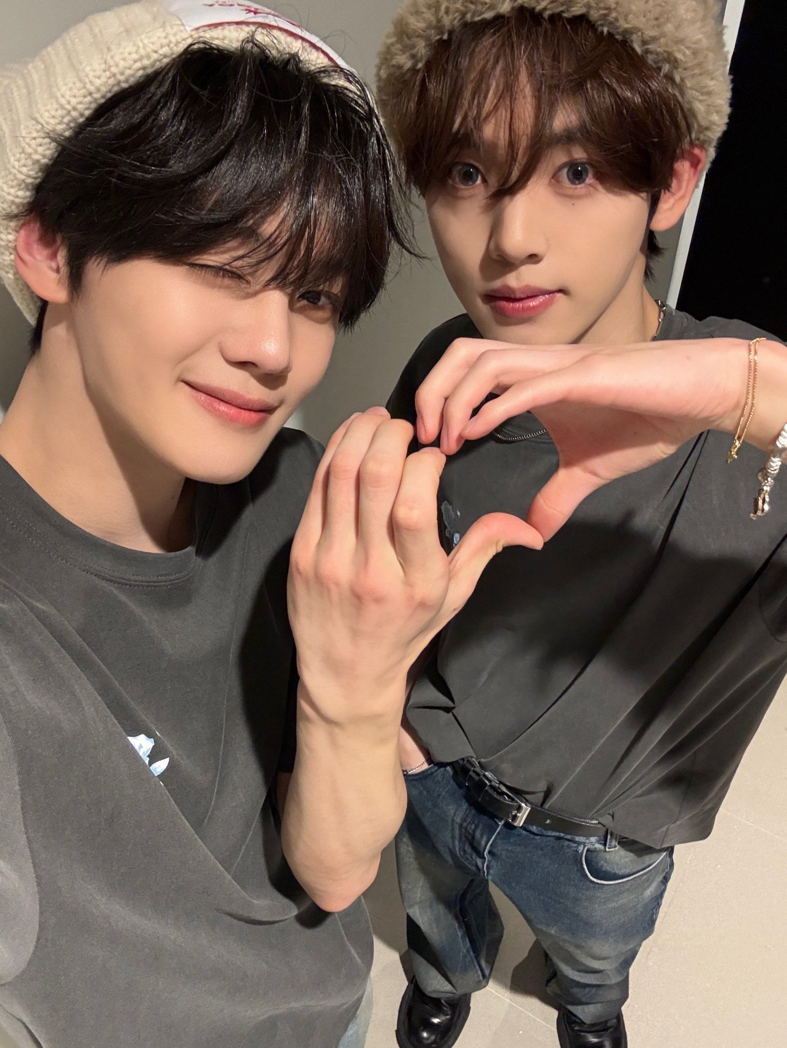 Behind-the-scenes cut of Han Yujin