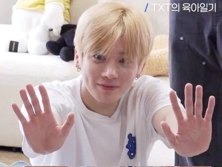태현 (투모로우바이투게더)의 비하인드 컷
