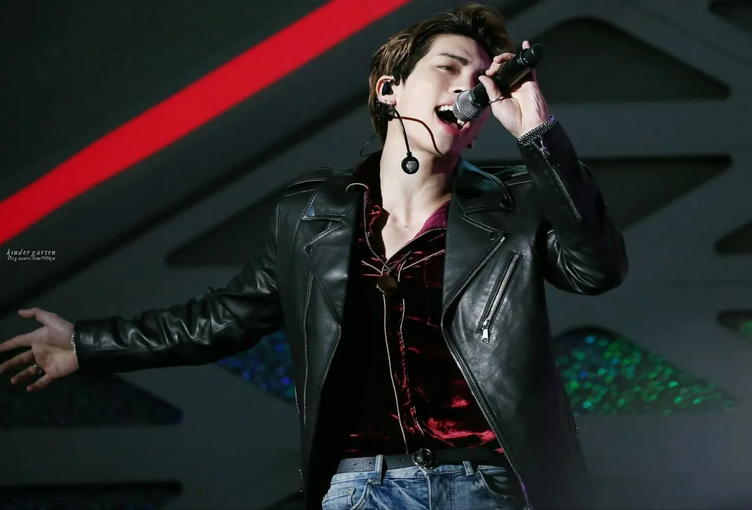 Behind-the-scenes cut of Jonghyun (SHINee)