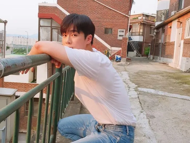 A moment captured by Moonbin (ASTRO)'s fan