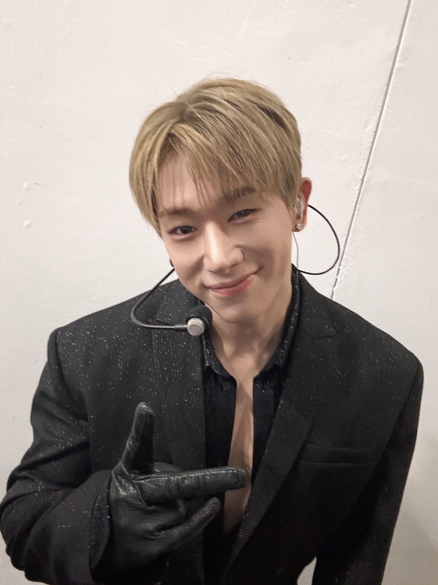 A moment captured by Wonho's fan