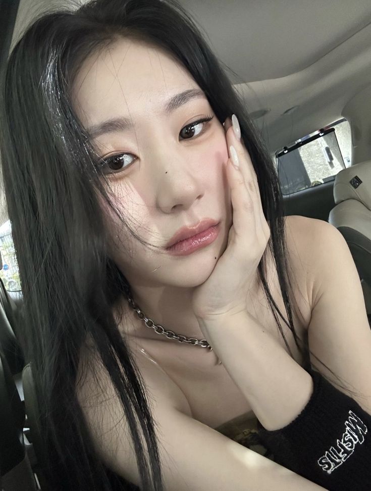 Latest photo of Chaeryeong (ITZY)