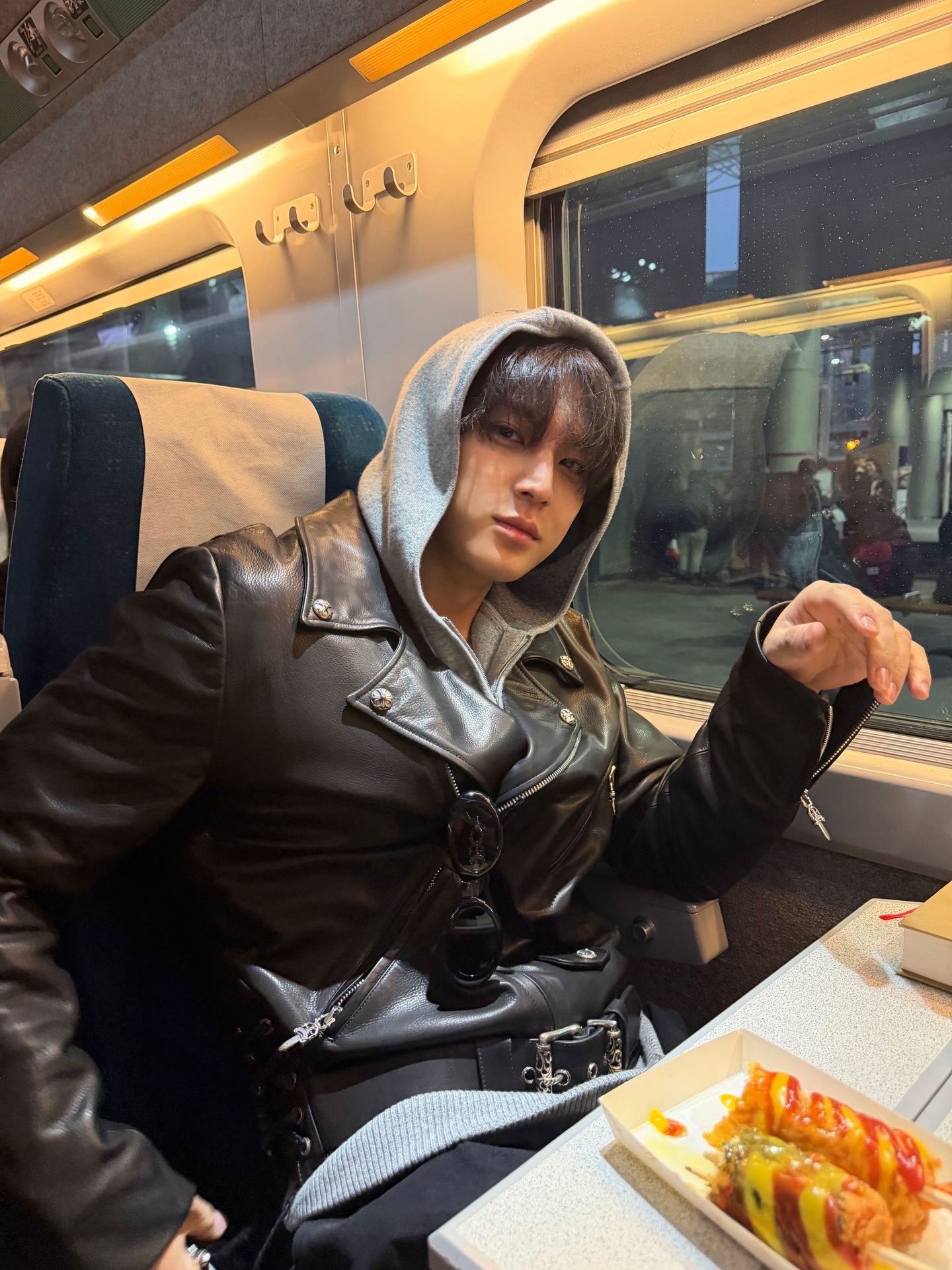 A moment captured by Mingyu (SEVENTEEN)'s fan