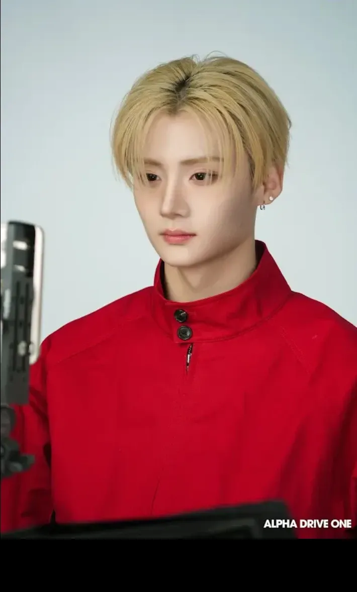 Today's most popular wallpaper in the 이상원 (알파드라이브원) community