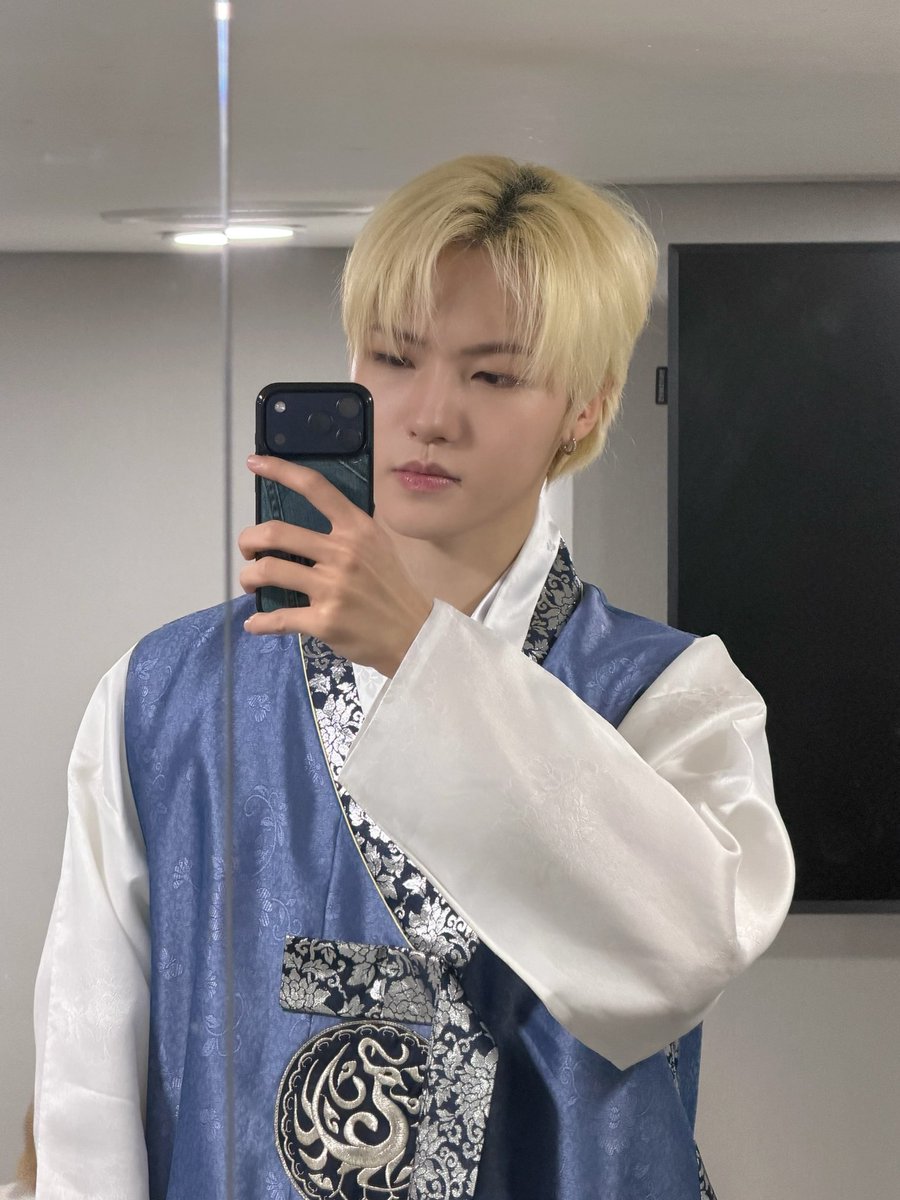 Behind-the-scenes cut of Xikers