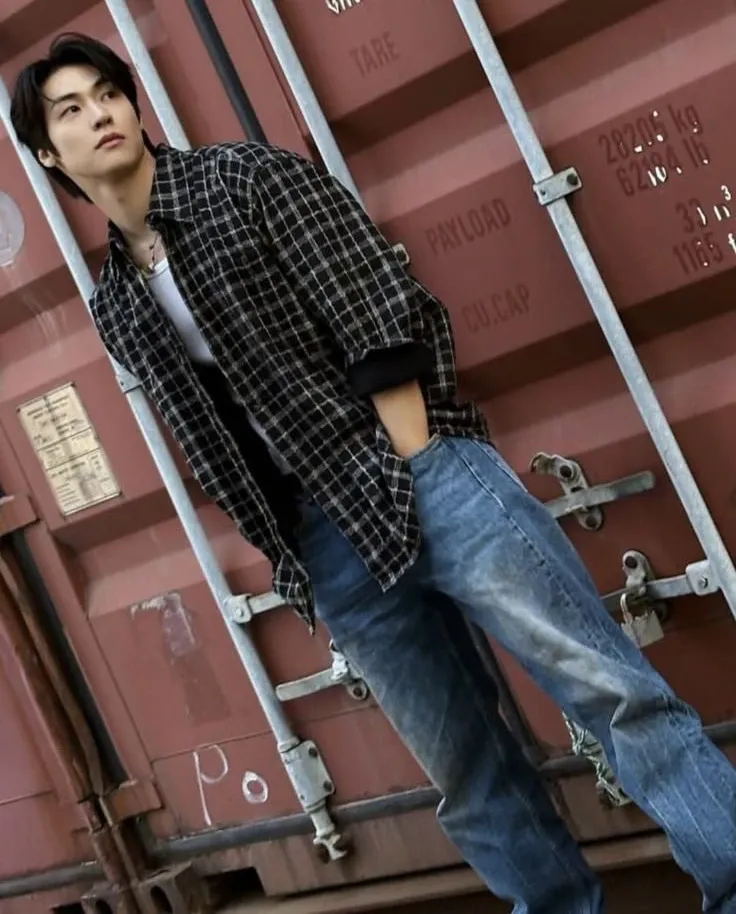 Recent activity shot of Lee Seunghyup (N.Flying)