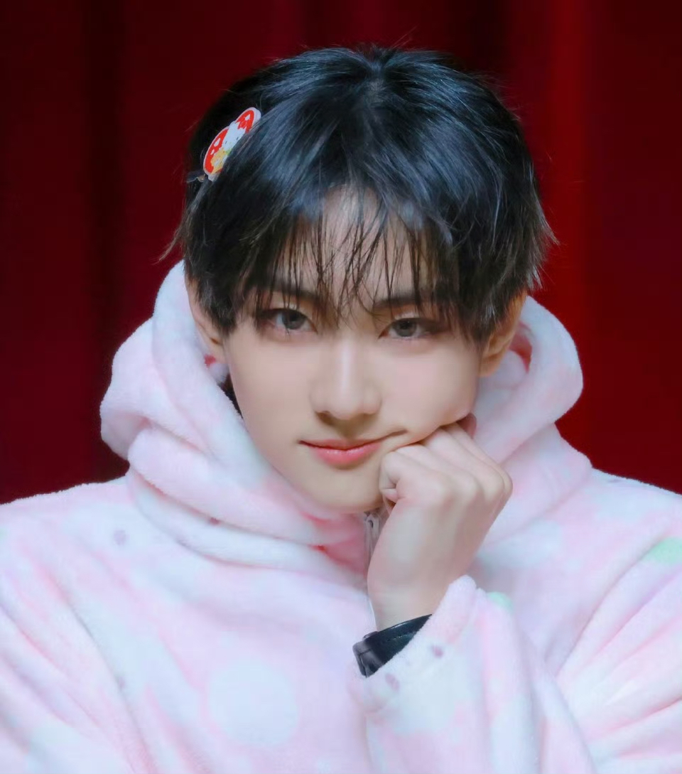 Behind-the-scenes cut of Jungwon (ENHYPEN)